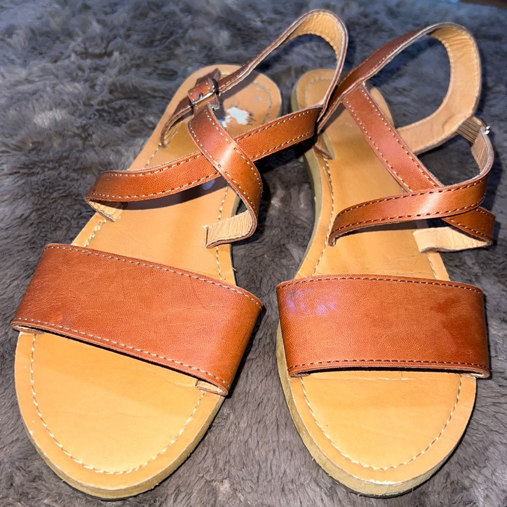 WOMENS BROWN STRAPPY CRISS CROSS SANDAL SIZE 7 1/2